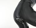 Das Sitzpolster der Dynamics-Hose ist zu weit hinten eingenäht. Die Sitzknochen liegen daher nicht auf, sondern vor dem gepolsterten Bereich.