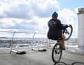 "Diese Streetwear Kollektion ist für alle gemacht, die ihre Liebe für urbane Kultur und Bikes ausdrücken möchten. " sagt der Canyon CLLTV-Designer TOME.