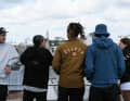Inspiriert von den 90er Jahren und mit Blick in die Zukunft, richtet sich die CLLCTV Streetwear sowohl an diejenigen, die diese Zeit bereits erlebt haben, als auch an jene, die jetzt ihre Renaissance feiern.