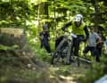 Besonders an Stufen und Hindernissen bergauf hilft der neue per App einstellbare Nachlauf am Shimano EP801.