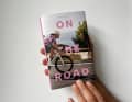 Berühmter Titel! Bei "On the Road" denkt man sofort an den Klassiker von Jack Kerouac.
