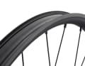 Das Felgenprofil ist betont flach bei 30 mm Felgenweite. Das soll Grip und Komfort bei Reifen mit 2,3 bis 2,6 Zoll Breite erhöhen.