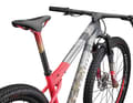 Außerdem gibt es eine Rockshox SID SL Ultimate 3P Federgabel, eine Roval Control SL Sattelstütze und ein S-Works Power with Mirror Sattel.