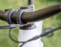 Clean: Die Kabel für Hinterbremse und Schaltung verschwinden im Steuersatz.