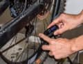 Einheitliche Bereifung (Schwalbe Magic Mary / Big Betty, SuperTrail-Karkasse) und identische Luftdrücke (angepasst auf die jeweilige Testsituation) sorgen im Test für perfekte Vergleichbarkeit.