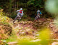 Steinfelder, Felsstufen, Schläge von allen Seiten und das mit Vollgas – mit den Big Bikes fühlen wir uns am wohlsten – sie geben Motocross-Feeling.
