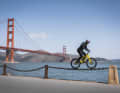 Danny MacAskills neues Youtube-Video "Postcard from San Francisco" führt uns zu den Wahrzeichen der Stadt, die wir aus zig Kinofilmen kennen. 