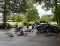9 Freunde, die Peter aus Schul- und Studiumszeiten kennt. Sprich: Manche Teilnehmer lernen sich am Start-Parkplatz am Chiemsee erst kennen.
