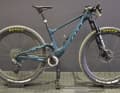 Kate Courtney, Scott-SRAM-Racerin, fährt ein Scott Contessa Spark.