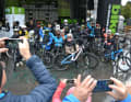 Aber zum Start sind alle voll motiviert und freuen sich auf die Bikepark-Runde mit Elias.
