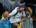 Zwei kleine Fans dürfen nicht mit Jasper auf die Techy Trails - aber auf ein Foto.