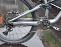 Frisch, aber noch nicht in der lieferbaren Farbe steht das Specialized Status 160 am BIKE Stand.