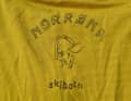 Ein wenig auffälliger ist der ca. 15 Zentimeter Druck auf dem Rücken, der das T-Shirt der skibotn-Serie zurechnet.