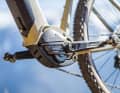 Am BESV kommt Shimanos EP8 mit einem 630-Wh-Akku von Darfon zum Einsatz. Kein Wunder, gehört die noch junge Bike-Marke doch zum holländischen Darfon-Konzern. Der größere Darfon-Akku mit 726 Wh hat sich in diversen EMTB-Tests bewiesen. Die kleinere Batterie im BESV kann in Sachen Reichweite da freilich nicht mithalten.