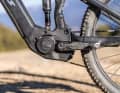 Boschs Performance CX4 (85 Nm) steckt in Cube und Stevens und liefert bei hoher Eigenleistung die Spitzenleistung im Testfeld. Außerdem lässt sich die Kraft im E-MTB-Modus gut dosieren. Auf die  aktuelle Spitzen­technik des Smart-Systems und das Feintuning der Unterstützungsstufen muss man aber verzichten.