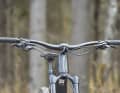 Die Kabel laufen durch den Vorbau in den Lenker. Leider kam unser Testbike mit einem an dieser Engstelle gequetschten Schaltzug an. Der Austausch wird durch die interne Führung deutlich komplizierter.