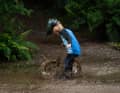 Die Longsleeves sind hinten etwas länger geschnitten, um gut zum Mountainbiken zu passen.