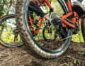 Kein Teil am E-MTB verändert die Fahreigenschaften so drastisch wie der Reifen. Unser Test von neun Reifenpaarungen ist die Chance, Ihrem Bike neues Leben einzuhauchen.