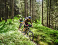 Bepackt mit nur wenigen Dingen, die ein Biker in drei Tagen braucht, geht's auf Tour.