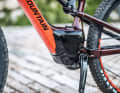 Der Rocky Mountain Powerplay 3.0 ist der Exot unter den Antrieben. Er schiebt im Vollgas-Modus extrem kraftvoll und mit viel Drehmoment, arbeitet dabei aber ungestümer als die Konkurrenz. Der Motor selbst ist sehr leise, zu hören ist nur das Rasseln der Kettenführung.