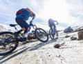 Die E-MTB-Generation 2020 steht in den Startlöchern. Vor allem mit neuen Motoren und größeren Akkus wollen die Hersteller die Latte wieder eine Stufe höher legen. Können die Neun Trailbikes aus der oberen Preis-Etage die hohen Erwartungen erfüllen? Unser Praxis- und Labortest bringt Klarheit.