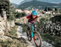 Der kleine Ort Terlago ist im besten Sinne touristisch wenig geprägt. Mit dem E-MTB lässt sich der Trail-Anteil der Touren nochmals deutlich erhöhen.