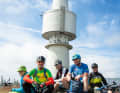 Kurzes Verschnaufen am Gipfel des Schneebergs (1051 m), von dessen Turm aus einst die DDR abgehört wurde.