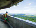 Das 360-Grad-Panorama auf dem Köppel-Aussichtsturm reicht vom Taunus bis ins Siebengebirge. Grüne Wellen mit höchstem Trail Potenzial.