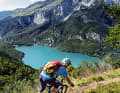Die Bear-Trails an der Nordspitze des Lago di Molvenos geben sich oben recht entspannt. Sobald es in den Wald geht, verdoppeln Wurzeln und Felspassagen den Schwierigkeitsgrad.