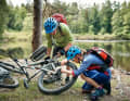 Nein, kein Platten. Reifenpannen zieht man sich auf den samtweichen Naturpark-Trails eher selten zu. Aber ein kleines Ästchen kann sich durchaus mal im Schaltwerk verhaken.