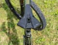 Giant Reign Advanced Pro 0: An der scharfen, ungepolsterten Plastikkante des Sattels bleibt man leicht hängen. Eher was fürs Rennrad.