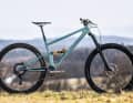 Das Starling Murmur wandelt mit seiner 160-Millimeter-Gabel und 140 Millimeter Federweg am Heck zwischen der Kategorie All Mountain und Enduro.