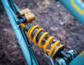 Unser Starling-Testbike kam mit einem Öhlins-Stahlfederdämpfer. Durch den großen Anschlagselastomer betrug der Federweg jedoch nur 126 statt 140 Millimeter.