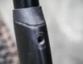 Canyon Spectral CF 7.0: Systemintegration schluckt Sattelklemme. Die Sattelstütze wird über einen integrierten Klemmblock im Sattelrohr gehalten.