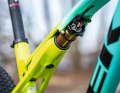Trek Supercaliber 9.9 XX1: Der lange Dämpfer mit 36er-Standrohr ist eine Spezialanfertigung von Fox und bietet gerade mal 30 Millimeter Hub.