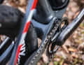 Canyon Lux CF SLX 9.0 Team: Die minimalistische Kettenführung wiegt fast nichts und erfüllt ihren Zweck. Die Performance der Race-Face-Kettenblätter konnte nicht ganz überzeugen.