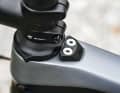 Canyon Neuron CF 9.0 SL: Der Lenkanschlagsbegrenzer hält zur Not die Armaturen auf Abstand zum Carbon-Oberrohr.