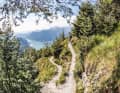 Feiner Kiesel, keine Stufen und im oberen Abschnitt sogar mit Blick auf den Idrosee – nur in den Kurven wird’s eng.