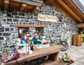 Einkehr im Rifugio Monte Stino, 50 Höhenmeter unterhalb des Gipfels.