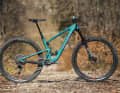 Kategorie Trail: Juliana Joplin CC (12,7 kg / 131/126 mm / 29" / 8399 Euro).