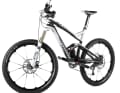 2010: Kehrte das Jekyll mit einem Paukenschlag in die Cannondale-Shops zurück. Mit dem DYAD-Pull-Shock-System und leichtem Carbon-Rahmen räumte das Topmodell in unserem BIKE-Test voll ab: „universell wie kein anderes, ohne Schwächen“ bestätigen die Tester. Die schwereren Alu-Modelle tragen die gleichen Gene, knacken aber die 12-Kilo-Marke bei weitem nicht. Damals hatte das Jekyl 150 Millimeter Federweg und 26 Zoll-Laufräder.