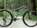 Skyde hat neben dem 29-Zoll-Hardtail (Foto) auch ein Hardtail in 27,5 Zoll im Programm. Beide sind für den Aufbau mit Federgabel konstruiert und komplett in Europa gefertigt. Darauf ist man bei Skyde besonders stolz.