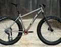 Ein klassisch stylisches Fatbike? Wir finden, das sieht verdammt gut aus. Wenn es einen Preis für das eleganteste Fatbike gäbe, wäre das Skyde vorne mit dabei.