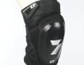 Der Seven Protection Controll Knee ist ein Hartschalen-Modell für 125 Euro.