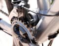 Die Anlenkung der neuen Shimano-Umwerfer passiert von vorne, nicht mehr von oben oder unten.