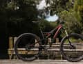 Die 6Fattie-Version des Stumpjumper kommt mit drei Zoll breiten Reifen und bietet 150/135 Millimeter Federweg.
