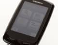 Garmin Edge 800 (399 Euro/99 Gramm/www.garmin.com):

 Der Luxus-Computer mit Touchscreen vereint GPSFunktionen und Trainingsdokumentation auf höchstem Niveau. Die Bedienung und Menü-Führung ist selbsterklärend und klappt auch mit Handschuhen ohne Probleme. Das große Farb-Display zeigt topografische Karten, das Höhenprofil, und wahlweise bis zu zehn Messwerte an. Die Satellitenerfassung beim Einschalten könnte etwas schneller sein. Über Micro-SD lassen sich Alpenvereins oder Straßenkarten einschieben. Eingeladene Tracks lassen sich nachfahren. Wer die eigene Strecke aufzeichnet, kann sie später am Computer zusammen mit allen Leistungsdaten auswerten. Lediglich die schwache Akku-Laufzeit und der hohe Preis schrecken ab.