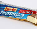 Das Suchtmittel (PROTEIN PLUS)
Einmal reingebissen, schon bist du abhängig – das bestätigt Bildredakteur und Chefgourmet Georg Grieshaber. Der Protein-Plus- Riegel von Powerbar schmeckt so lecker wie Rittersport Marzipan. Für alle Leckermäuler, die Protein und Kohlenhydrate aufladen möchten. 5 Stück, 6 Euro www.powerbar.de