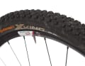 Auch Standard-Reifen lassen sich mit Dichtmittel schlauchlos fahren. Allerdings klappt die Abdichtung teils nicht so problemlos wie bei Tubeless ready-Modellen.