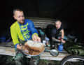 Zehn Tage im Wald, ohne Hilfe aus der Zivilisation. Klar, dass man alles in den Packtaschen dabeihat. Der Kuchen war lecker – wenn auch das Trockenste der ganzen Tour.